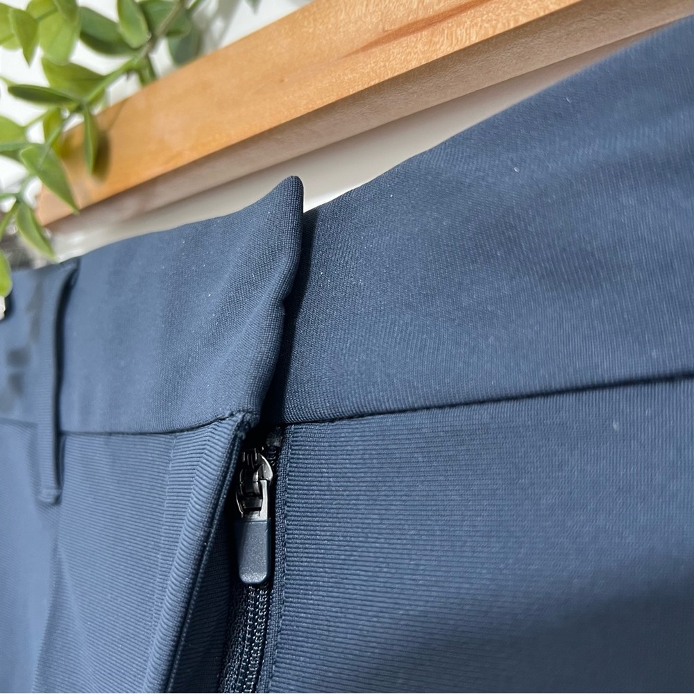 Rhone NWT Commuter Pleated Navy Trouser Pants UPF50+ Anti Odor Work Golf - Picture 4 of 12